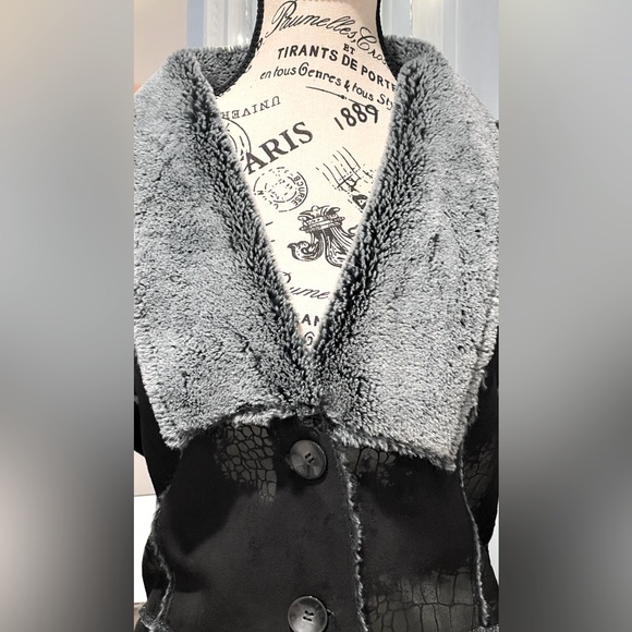 Ubu "Wicked Fur" Reversible Fur Coat
Size M with Patchwork Pattern.NWT - Picture 5 of 11